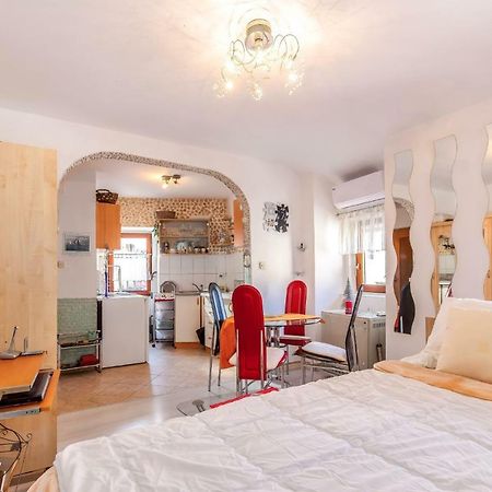 Studio-Apartman Dejan บาการ์ ภายนอก รูปภาพ