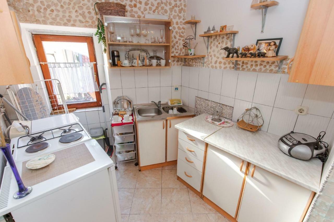 Studio-Apartman Dejan บาการ์ ภายนอก รูปภาพ