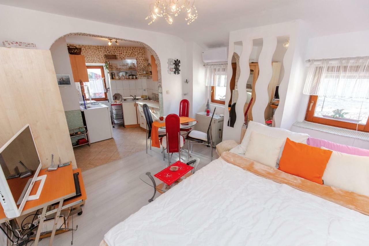 Studio-Apartman Dejan บาการ์ ภายนอก รูปภาพ