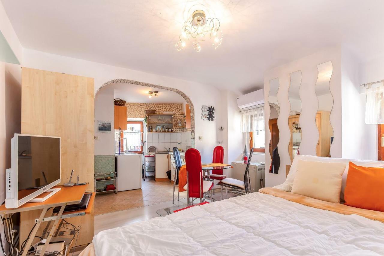 Studio-Apartman Dejan บาการ์ ภายนอก รูปภาพ