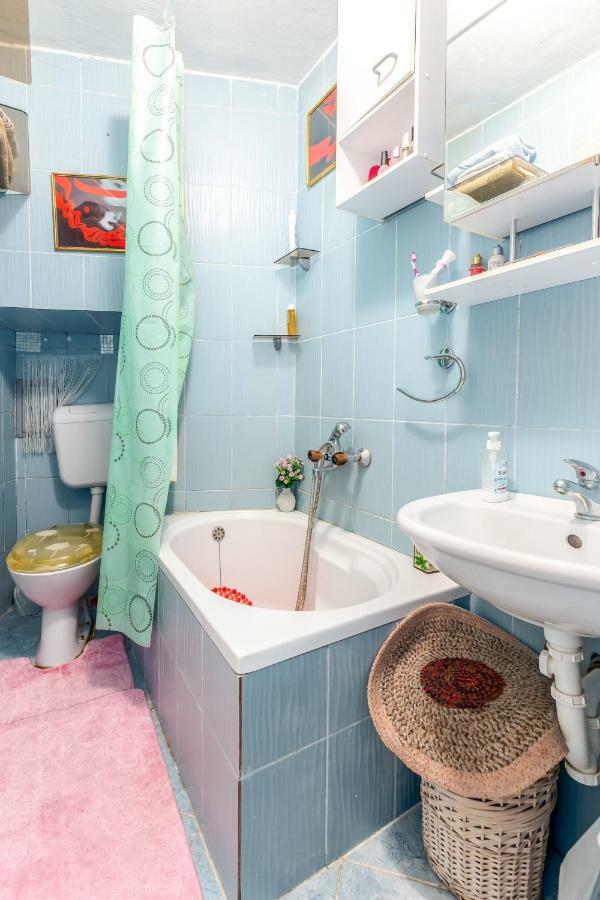 Studio-Apartman Dejan บาการ์ ภายนอก รูปภาพ